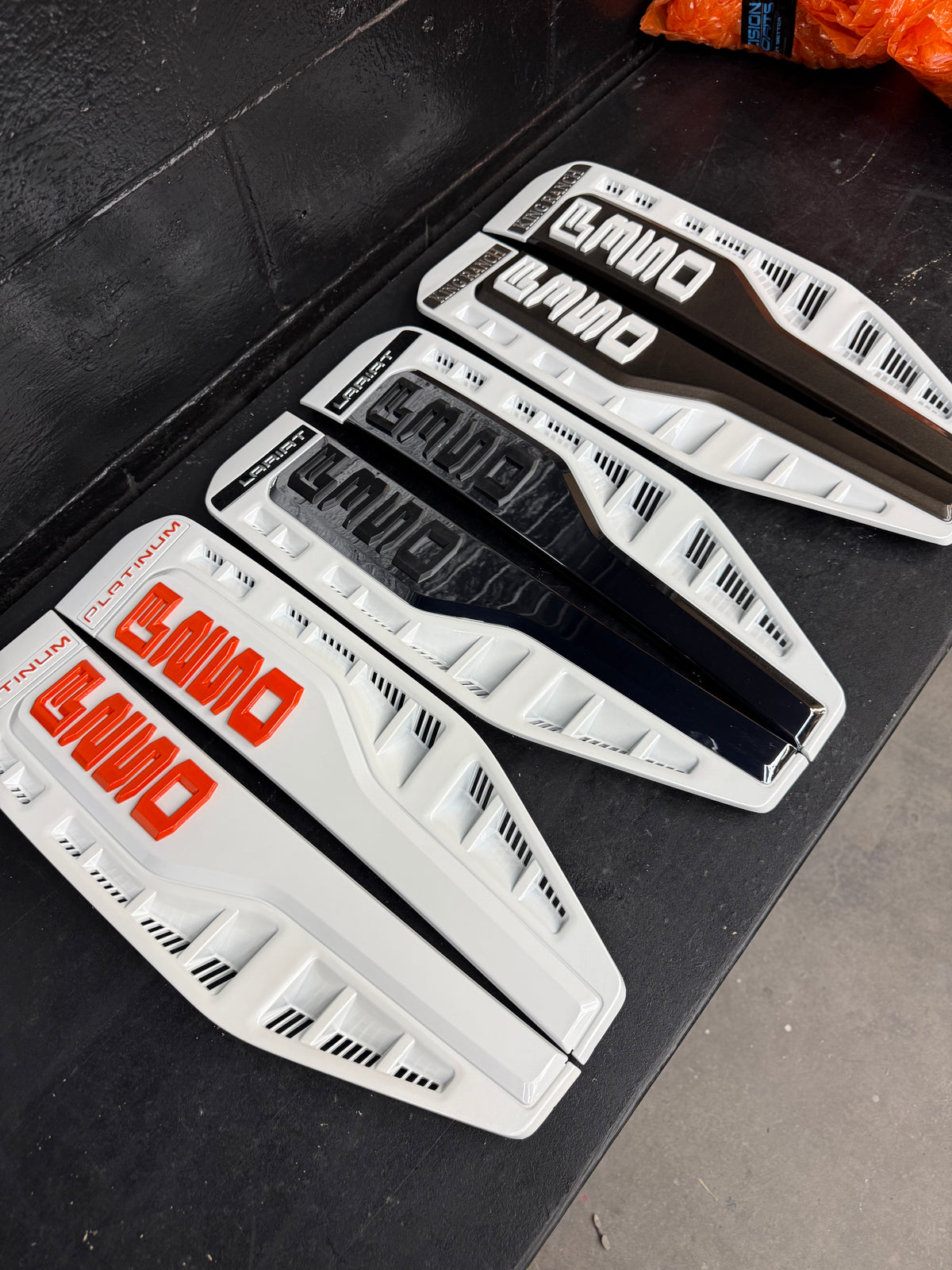 Painted '23-'27 Super Duty Fender/Side Badges