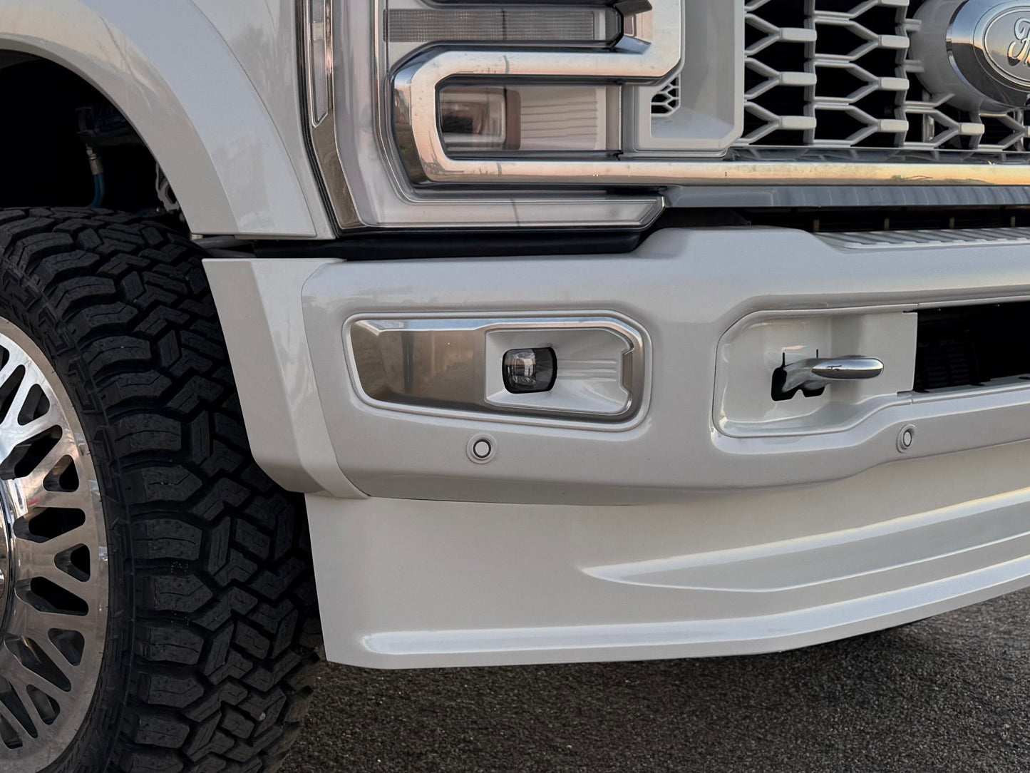 Painted '23-'26 Super Duty Fog Light Plastics