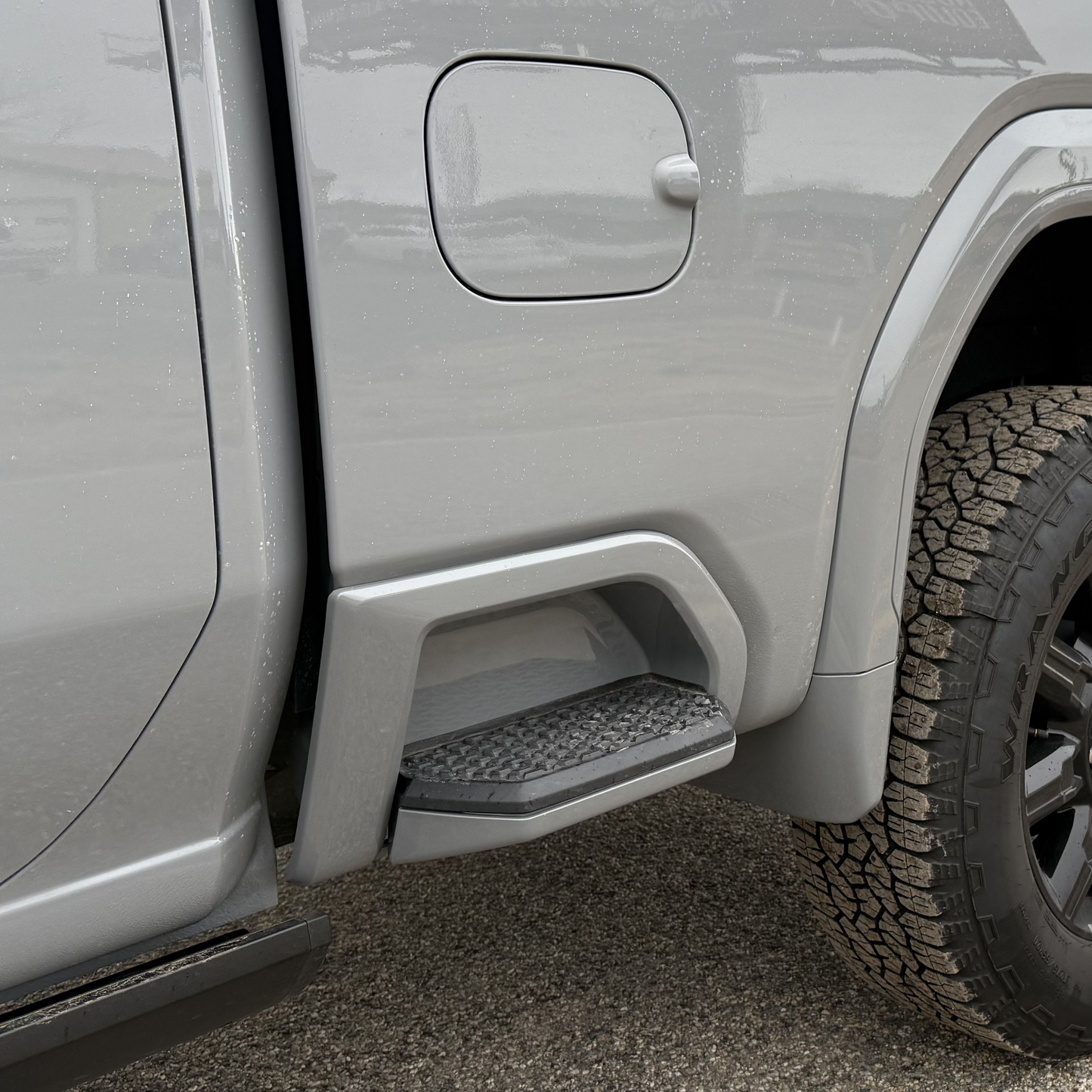 Painted '20 - '26 GMC & Chevy HD Bed Steps